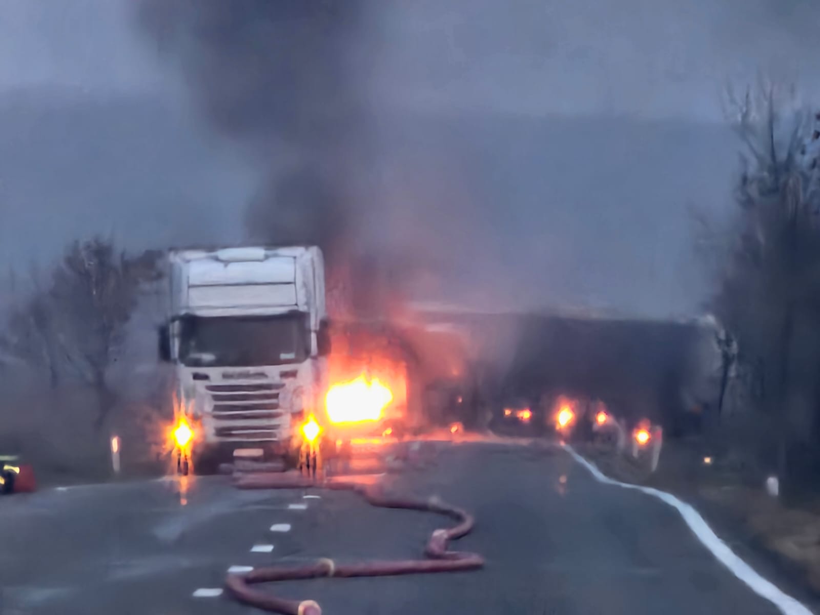 ALERTĂ pe DN 72: Accident grav cu foc