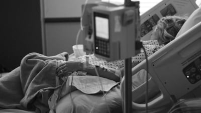 Femeie de 26 de ani moare după operație estetică