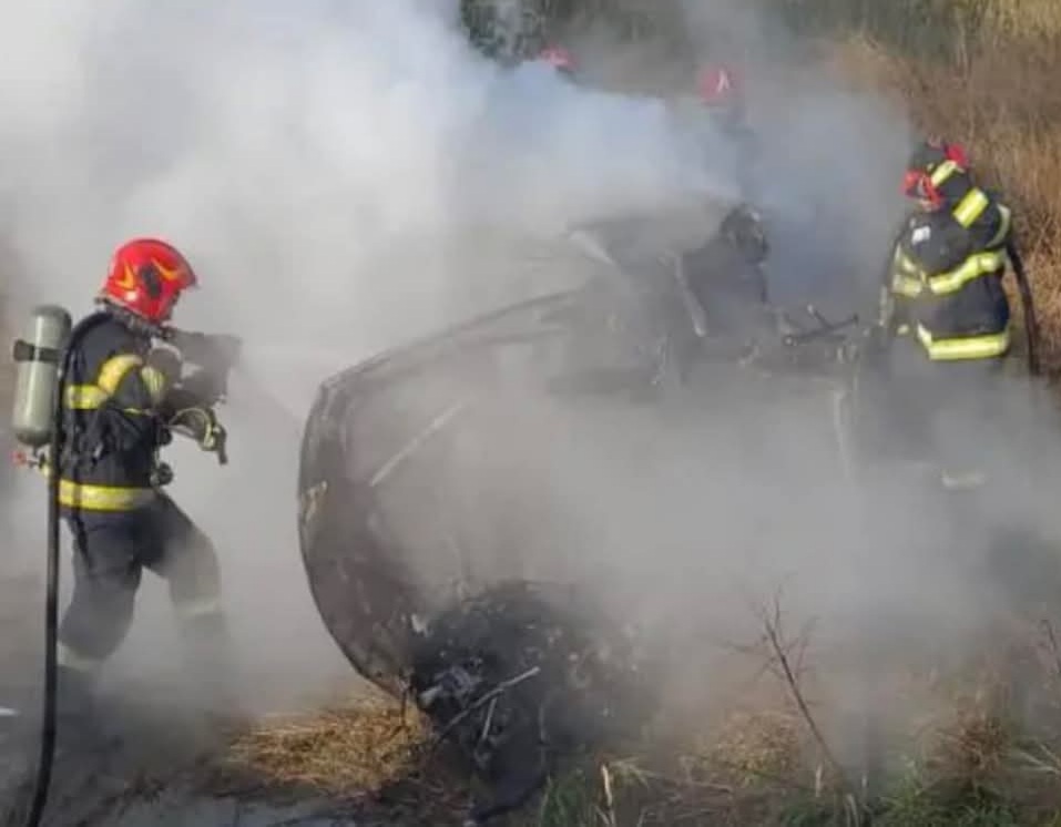 Incendiu auto în Podul Rizii, gol victime