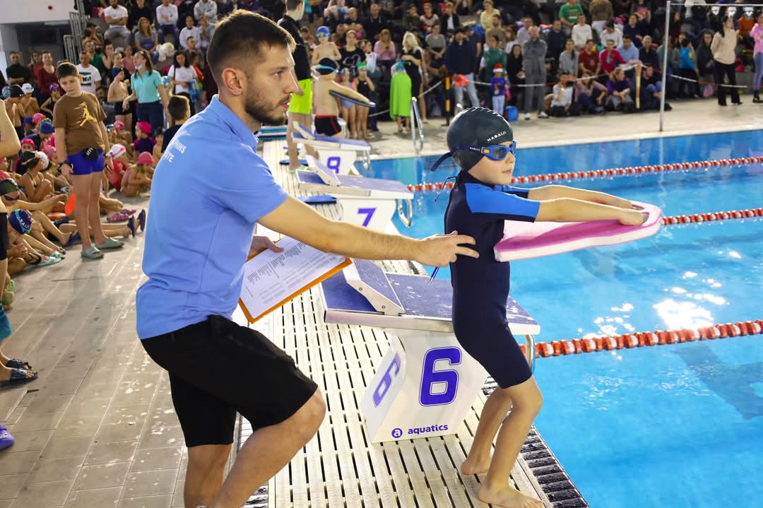 Înotătorii din Târgoviște sărbătoresc Crăciunul