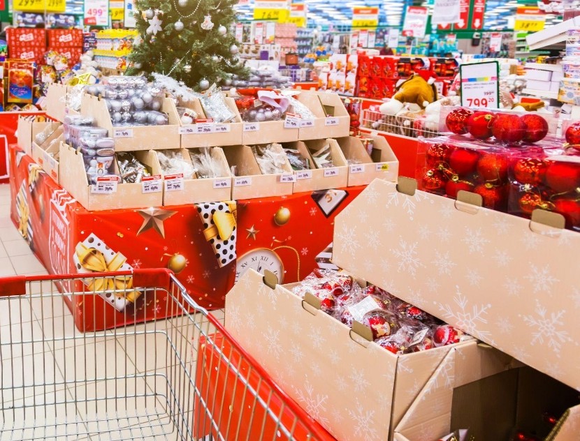 Magazinele reiau programul normal de lucru