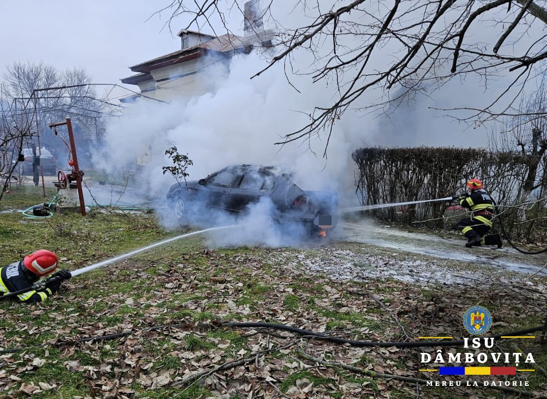 Mașină în flăcări la Gura Foii, intervenție rapidă