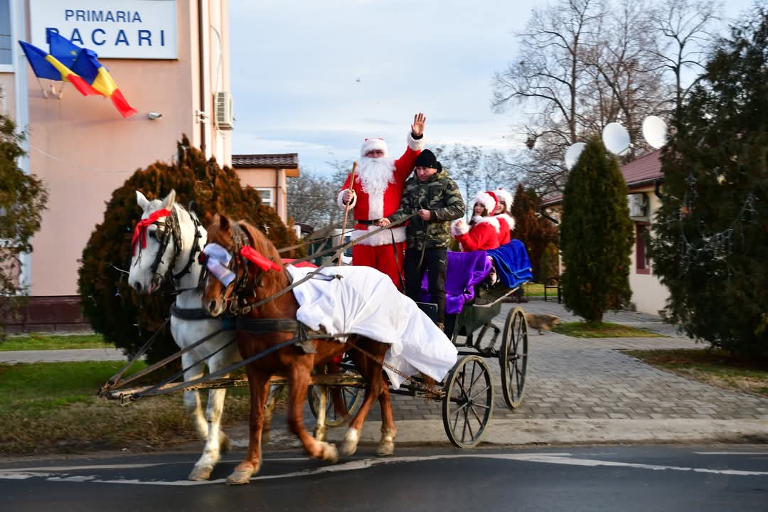 Moș Crăciun aduce magia sărbătorilor