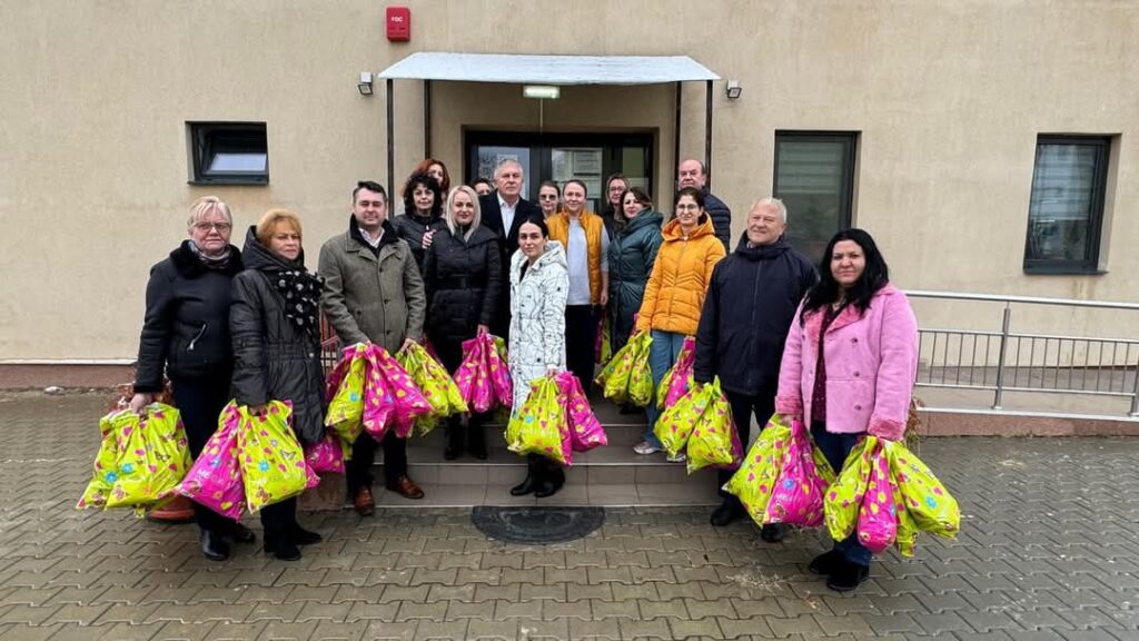 Moș Nicolae aduce bucurie copiilor din Găești