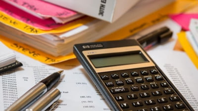 Noua taxă pentru românii cu economii