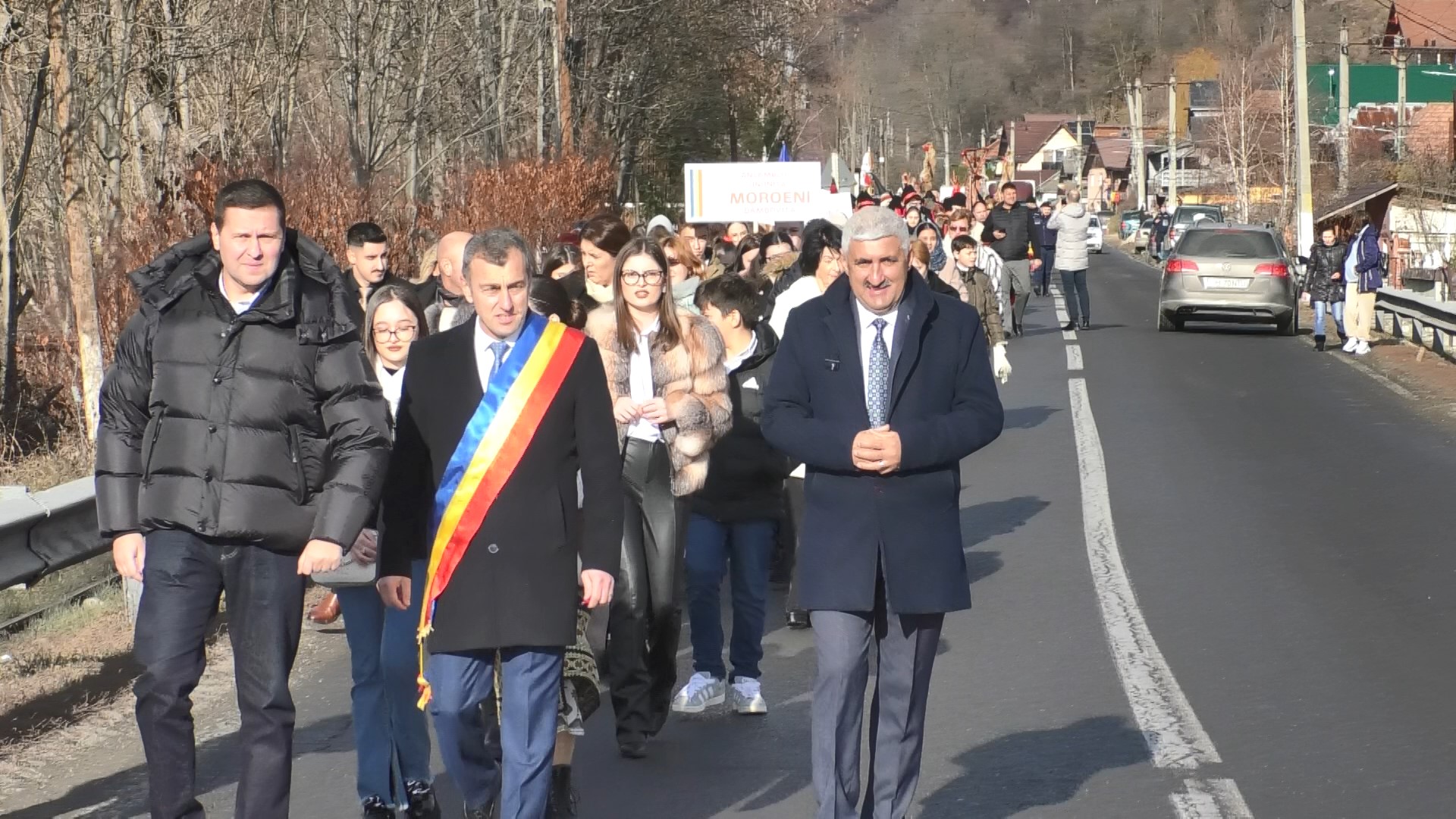 Parada Colindătorilor la Moroeni: Tradiții românești