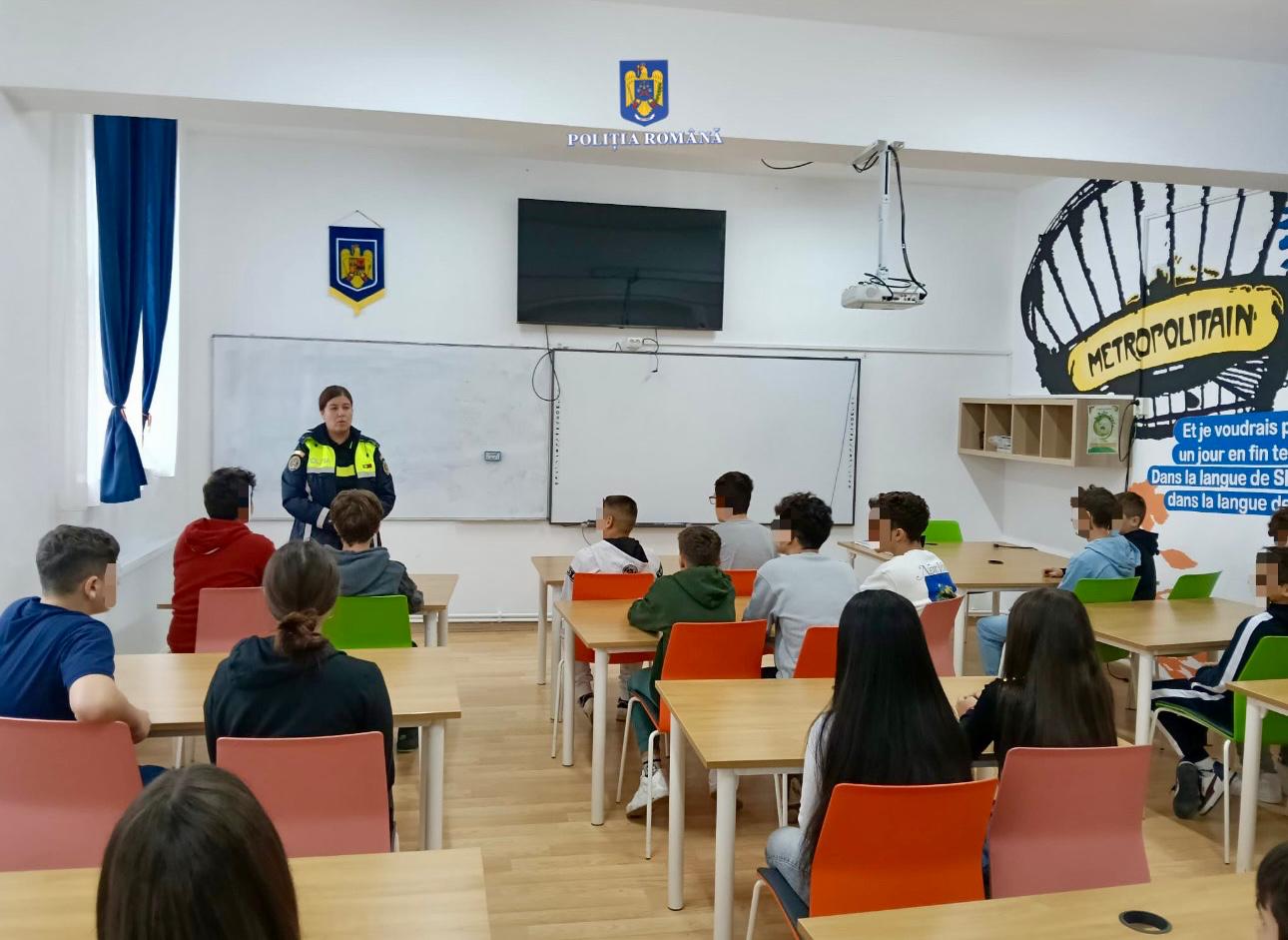 Polițiștii sprijină elevii pentru siguranță