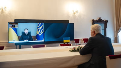 Președintele UE mănâncă dintr-o conservă FOTO