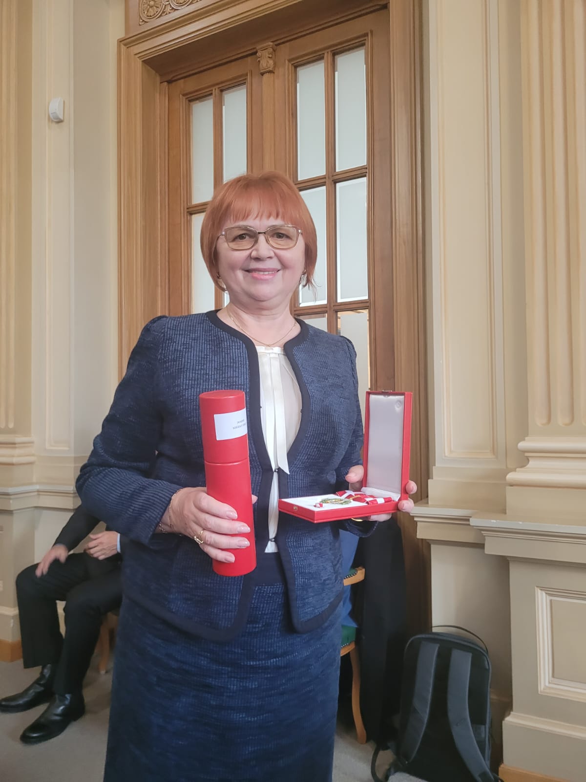 Profesor Mirela Mihăescu, decorată în educație