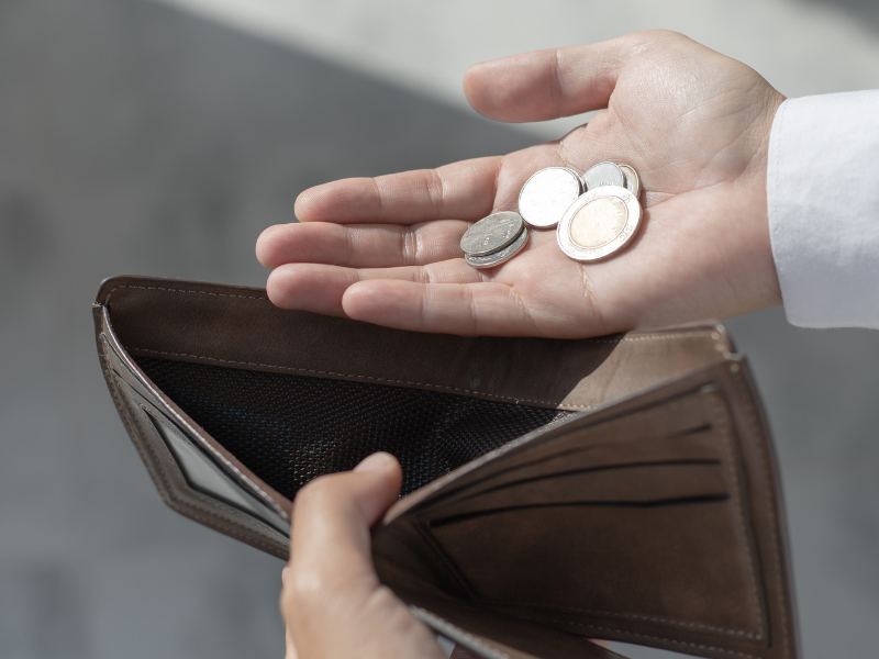 Românii, pregătiți pentru recesiune 2025!