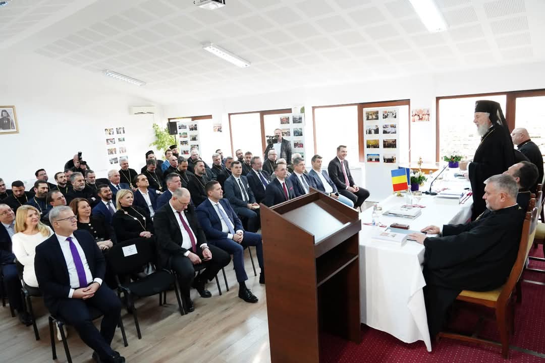 Vernisaj la Târgoviște: 25 de ani de arhipăstorire