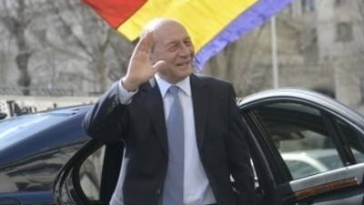 Băsescu: America nu poate face față singură