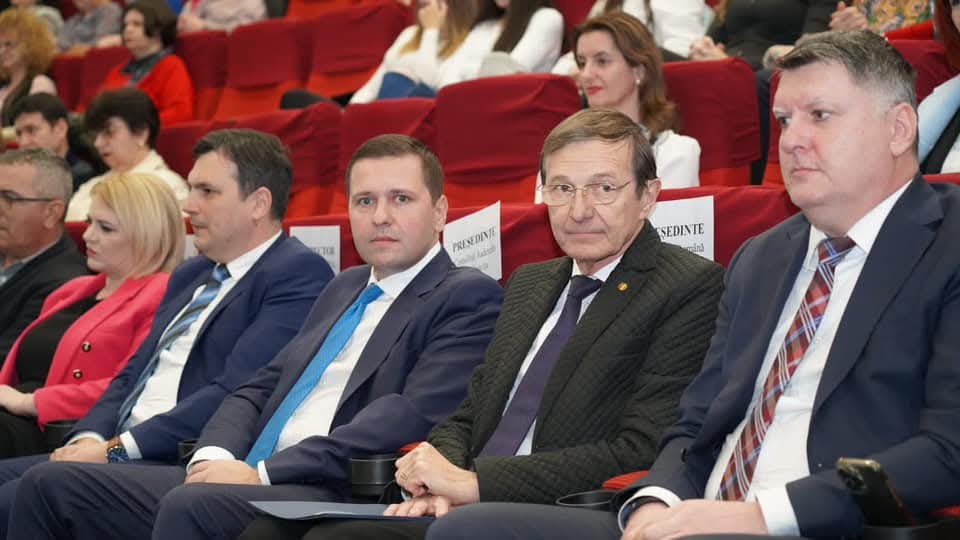 Corneliu Ștefan a premiat un academician