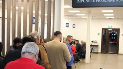 Cozi mari la plata taxelor în România