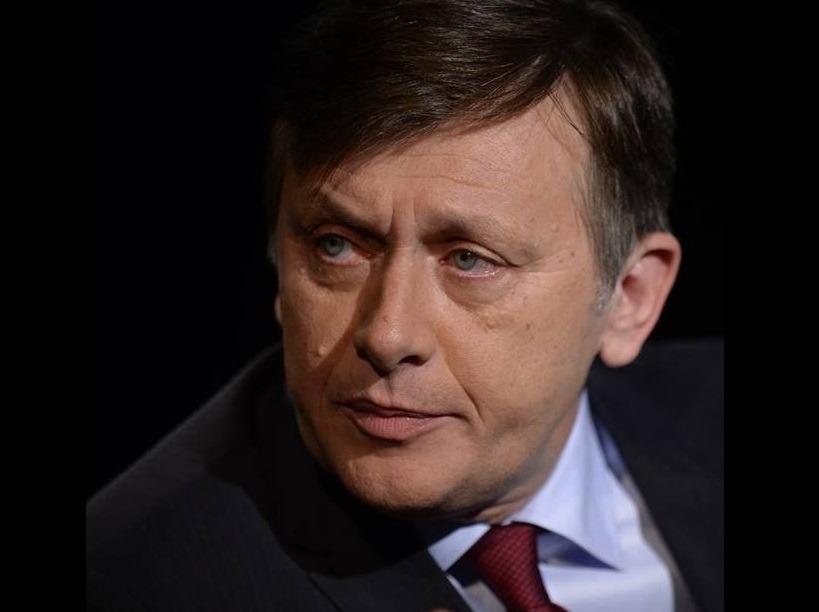 Crin Antonescu își suspendă candidatura