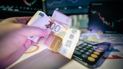"Economia în criză: scăderea taxelor e soluția"