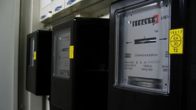 Facturi la energie pe minus pentru români