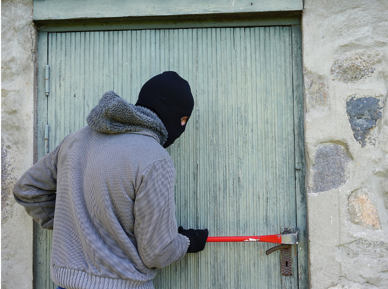 Giurgiu: Localnici terorizați de un Tânăr