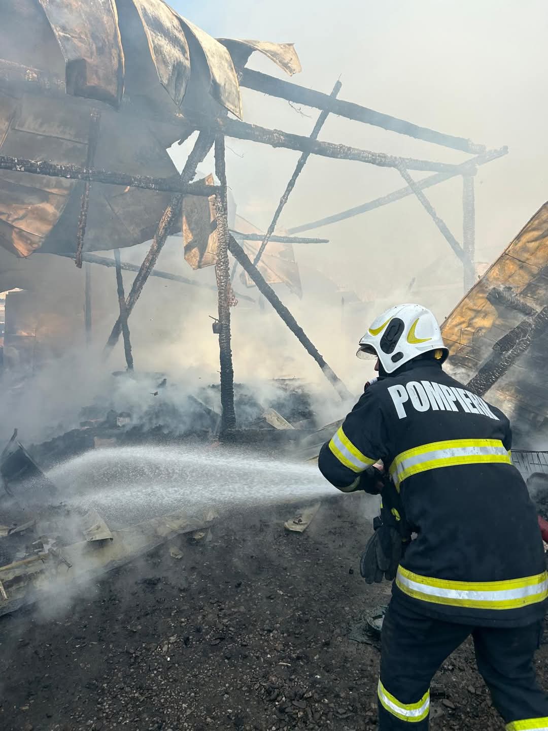 Incendiu la o casă în satul Crovu