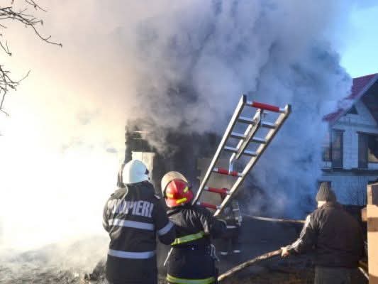Incendiu la o locuință din Grozăvești