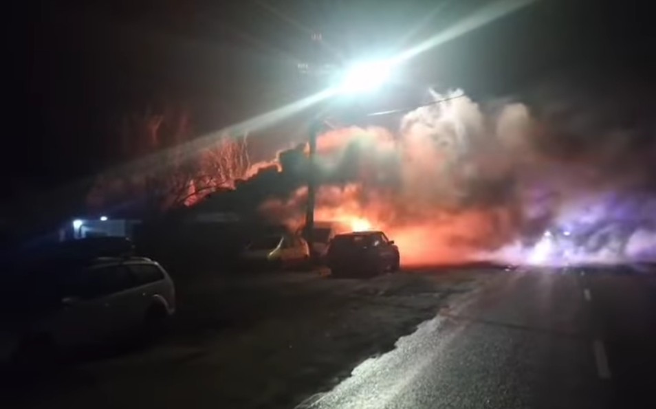 Incendiu major în Crevedia, alertă maximă