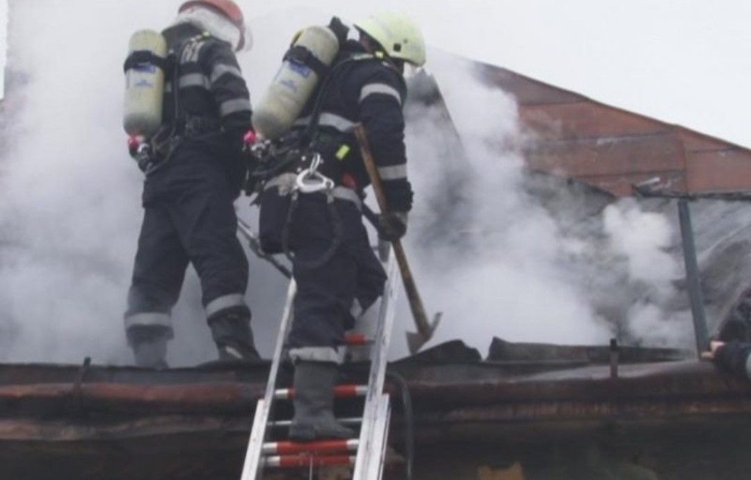 Incendiu stins rapid în comuna Malu cu Flori