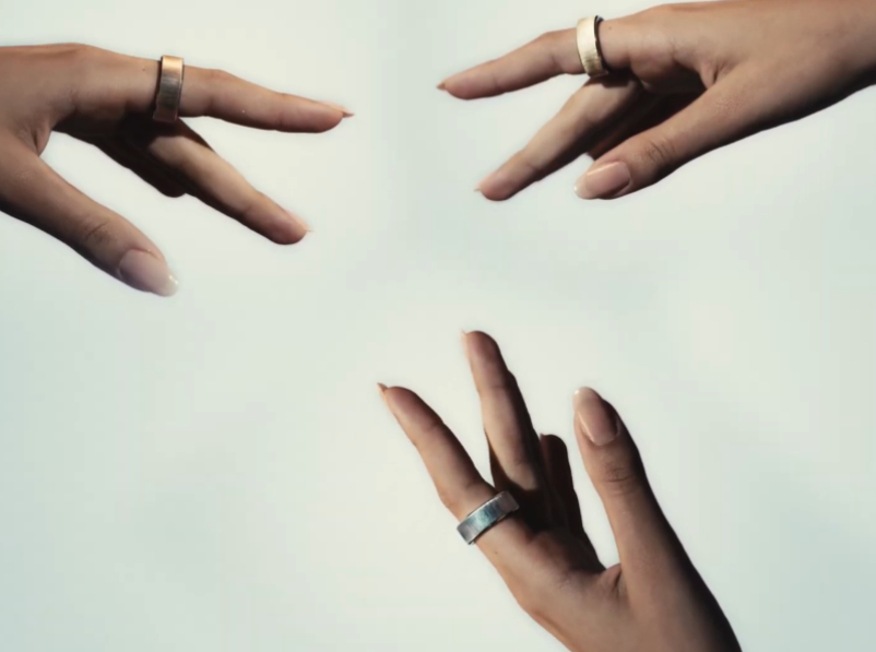 Inele inteligente din aur și argint scumpe