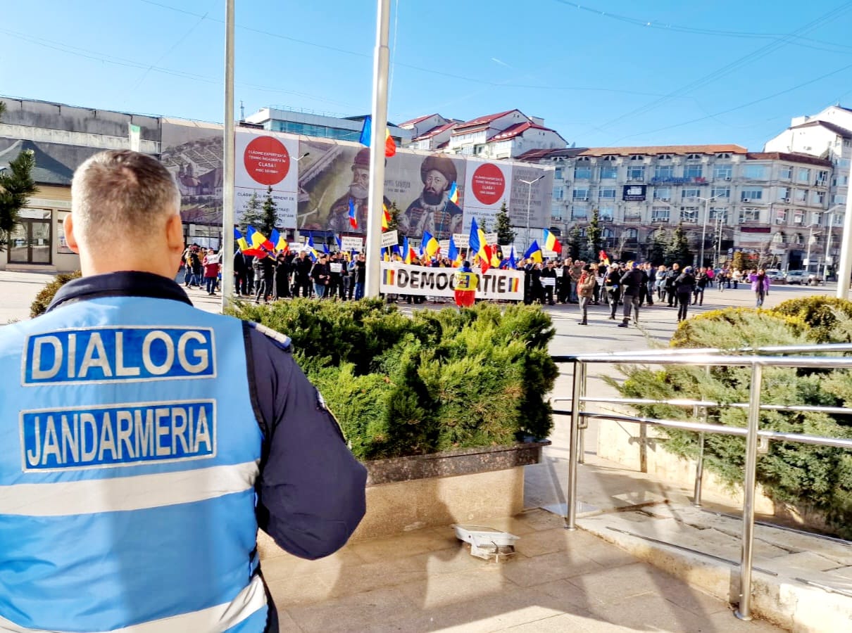 Protest la Târgoviște, jandarmii asigură ordinea