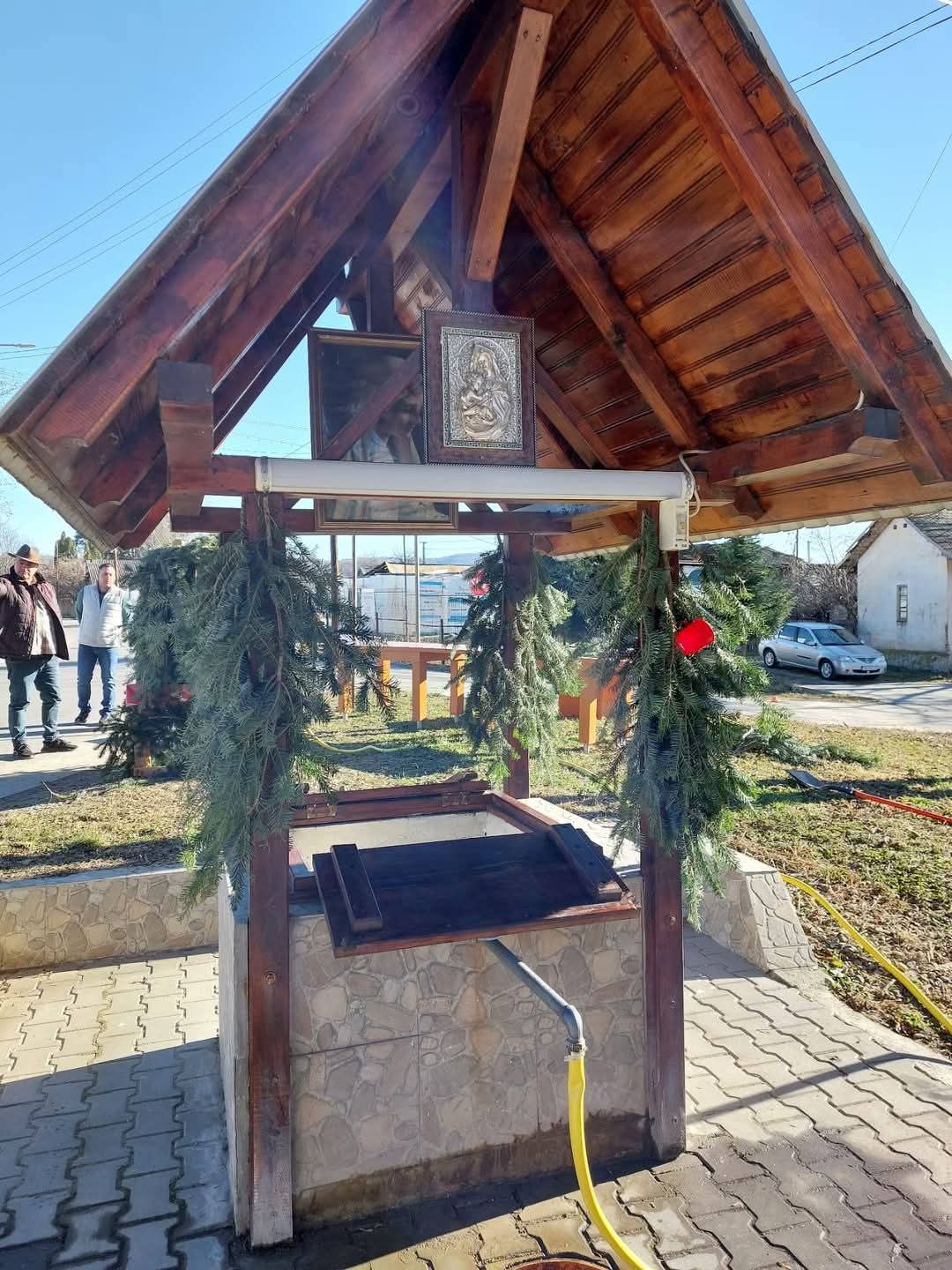 Ultimele pregătiri pentru Bobotează la Voinești