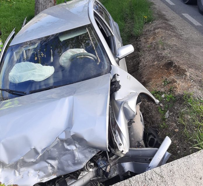 Accident grav în Lucieni, șoferiță rănită