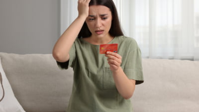 Atacuri frauduloase la o vast bancă din România