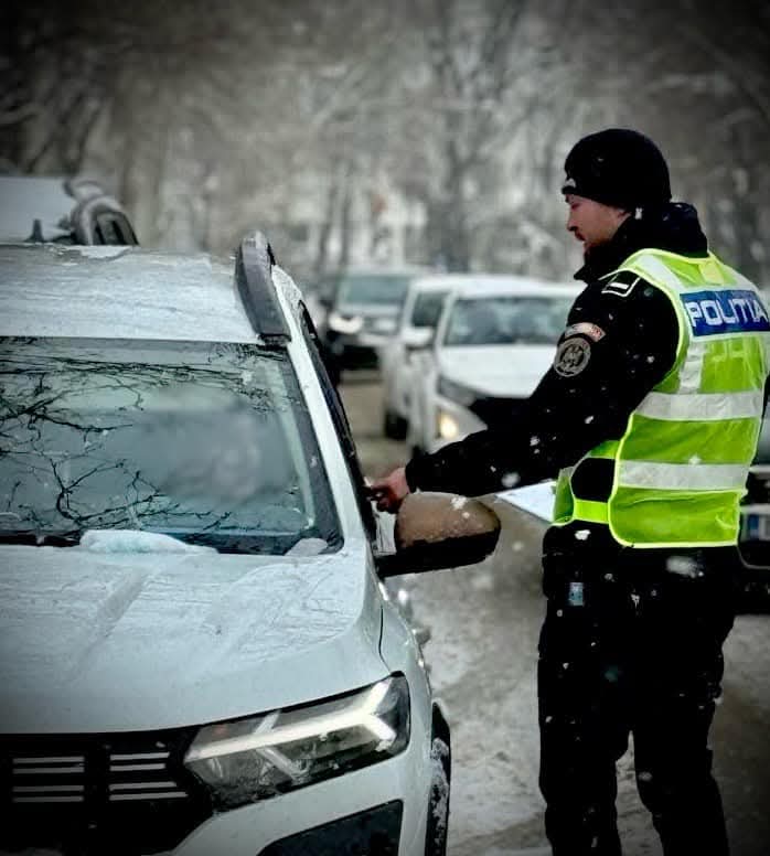 Atenție, șoferi! Polei pe carosabil