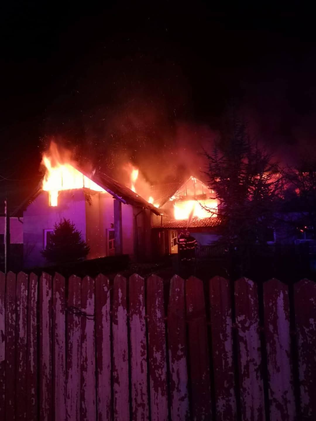 Incendiu devastator în Mănești