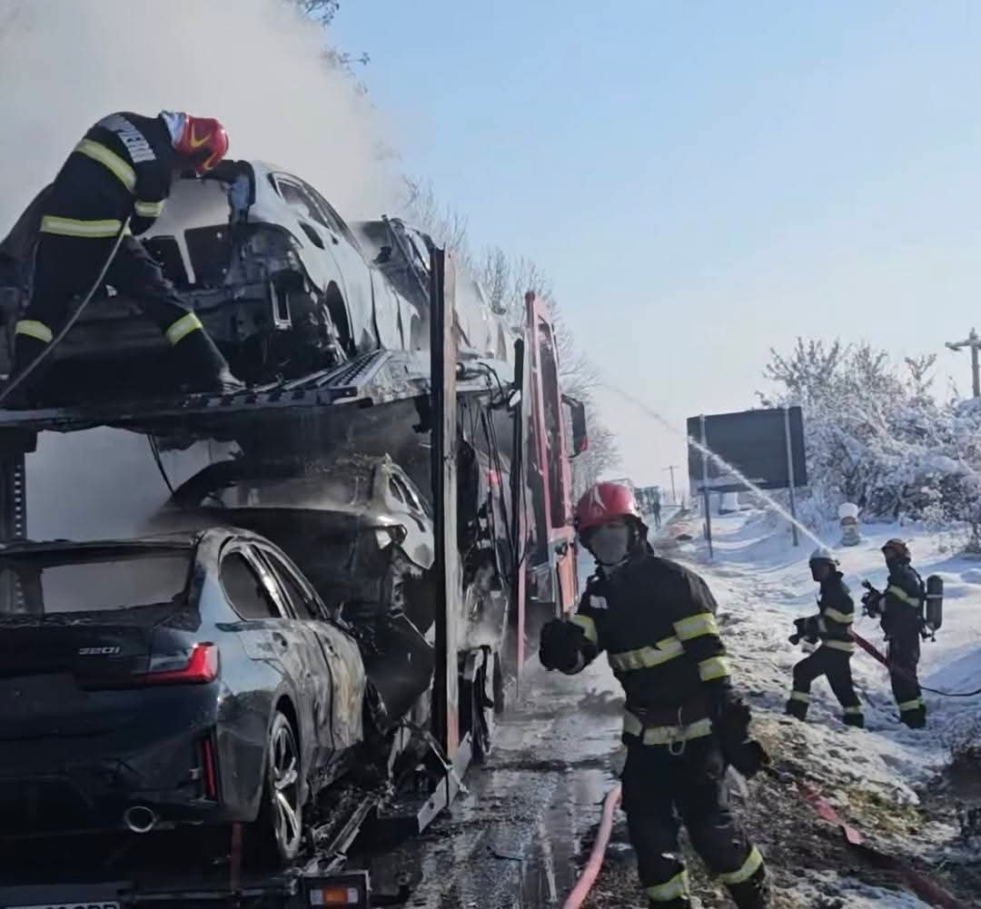 Incendiu pe DN 72, opt mașini distruse
