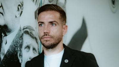 "Internațional român: Votăm debili mintali"