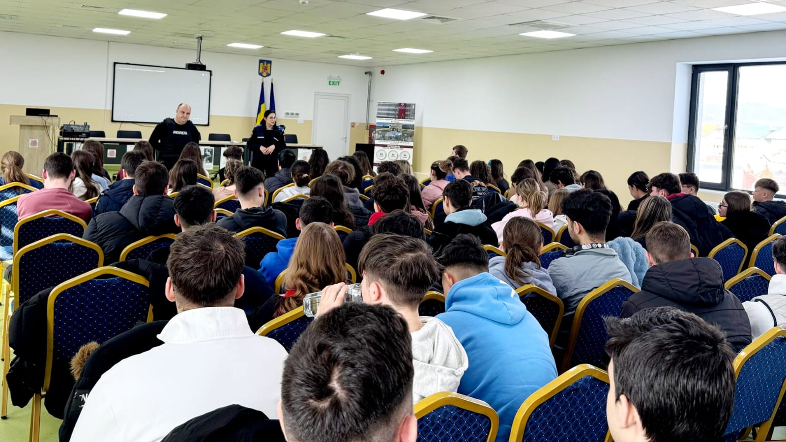 Jandarmii promovează siguranța în școli