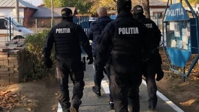 Percheziții în cinci județe pentru fraudă