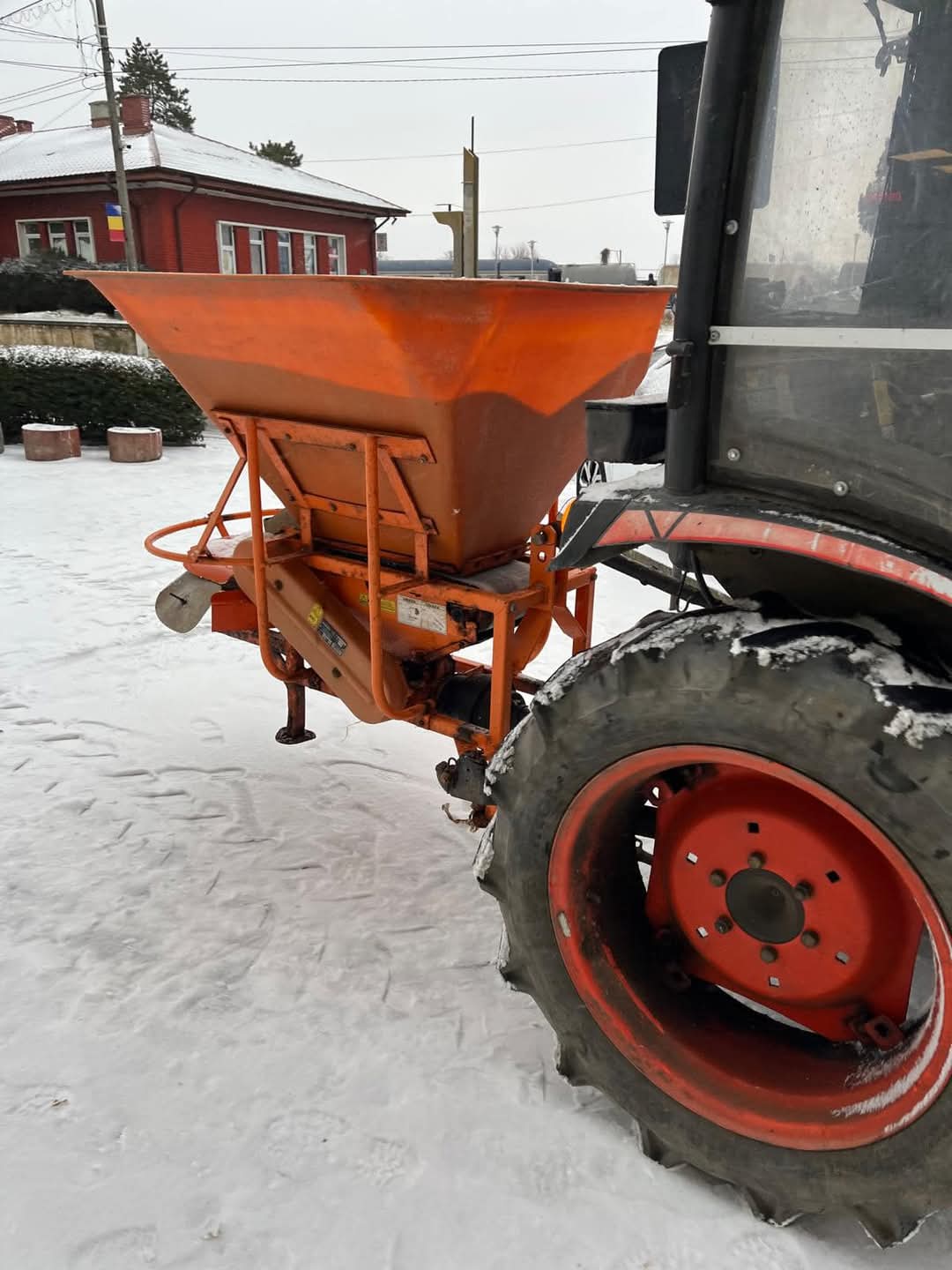 Primăria Titu folosește material antiderapant