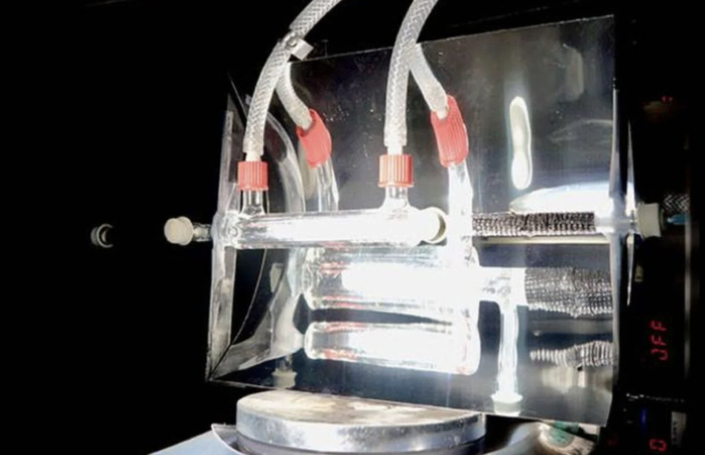 Reactor solar pentru transformarea CO2 în combustibil