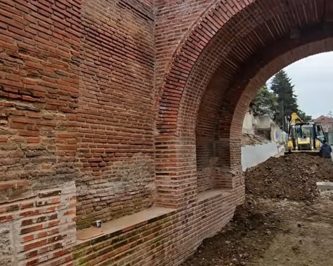 Restaurarea Porții Dealu-Vânătorilor, finalizată primăvara aceasta
