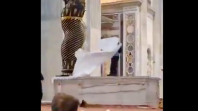 Românul care a vandalizat Vaticanul riscă interdicția pe viață