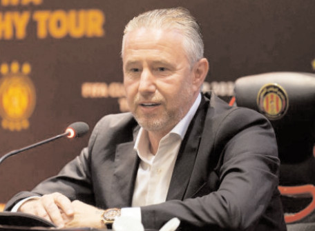 Trofeu în Tunisia pentru Laurențiu Reghecampf