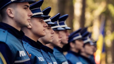 Uniformele polițiștilor se destramă Grăbit