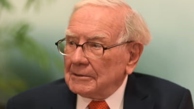Warren Buffett vinde acțiuni în volum record