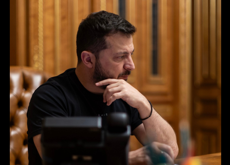Zelenski rezistă presiunilor internaționale