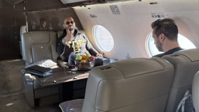 Andrew Tate revine în România cu avionul