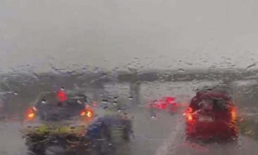 Atenție, șoferi: carosabil umed!