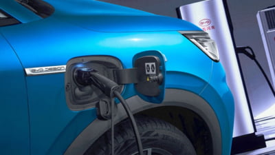 Mașină electrică se încarcă în 5 minute