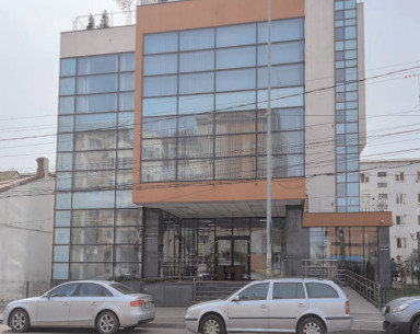 Peste 650 de angajări în două luni