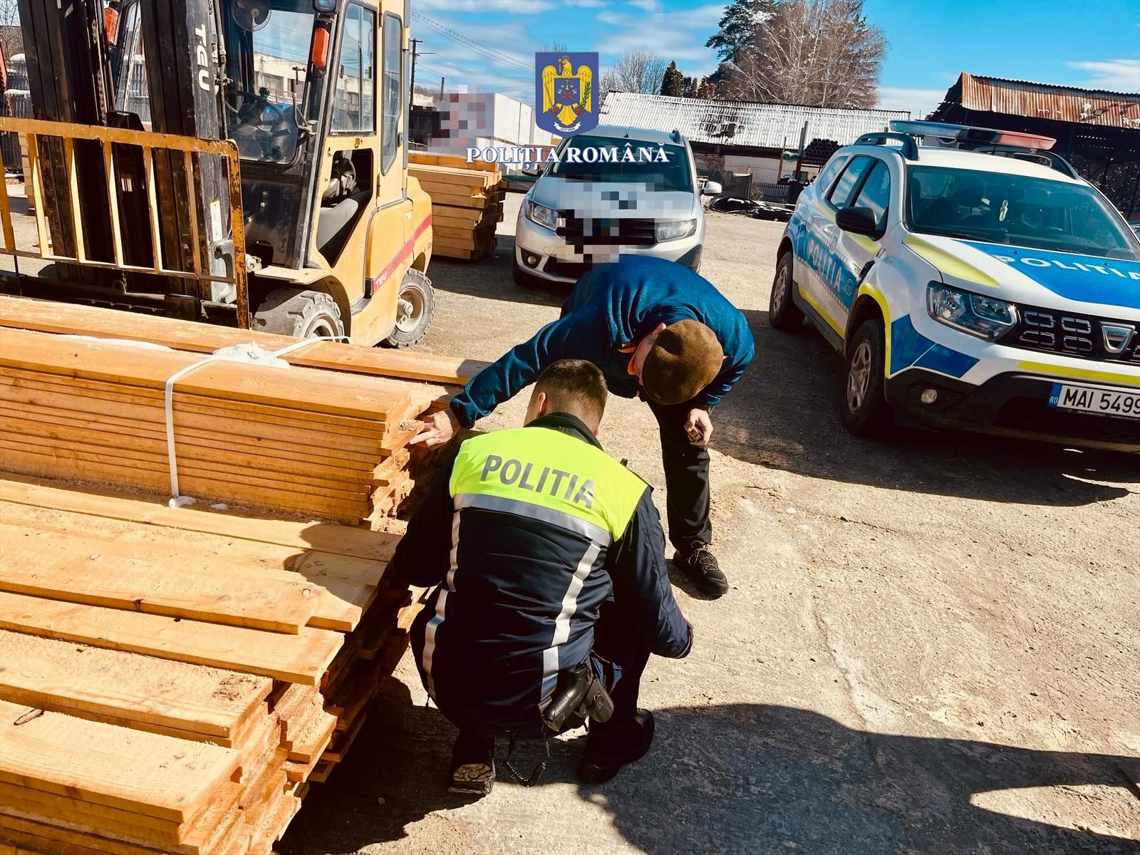 Polițiștii efectuează controale silvice